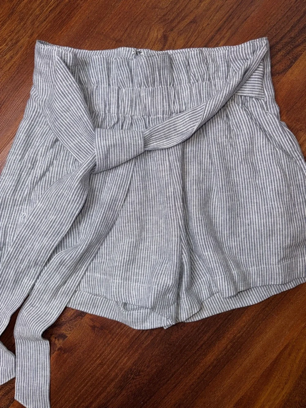 Abercrombie & Fitch Striped High-Waist Tie-Belt Women’s Shorts - Navy/White